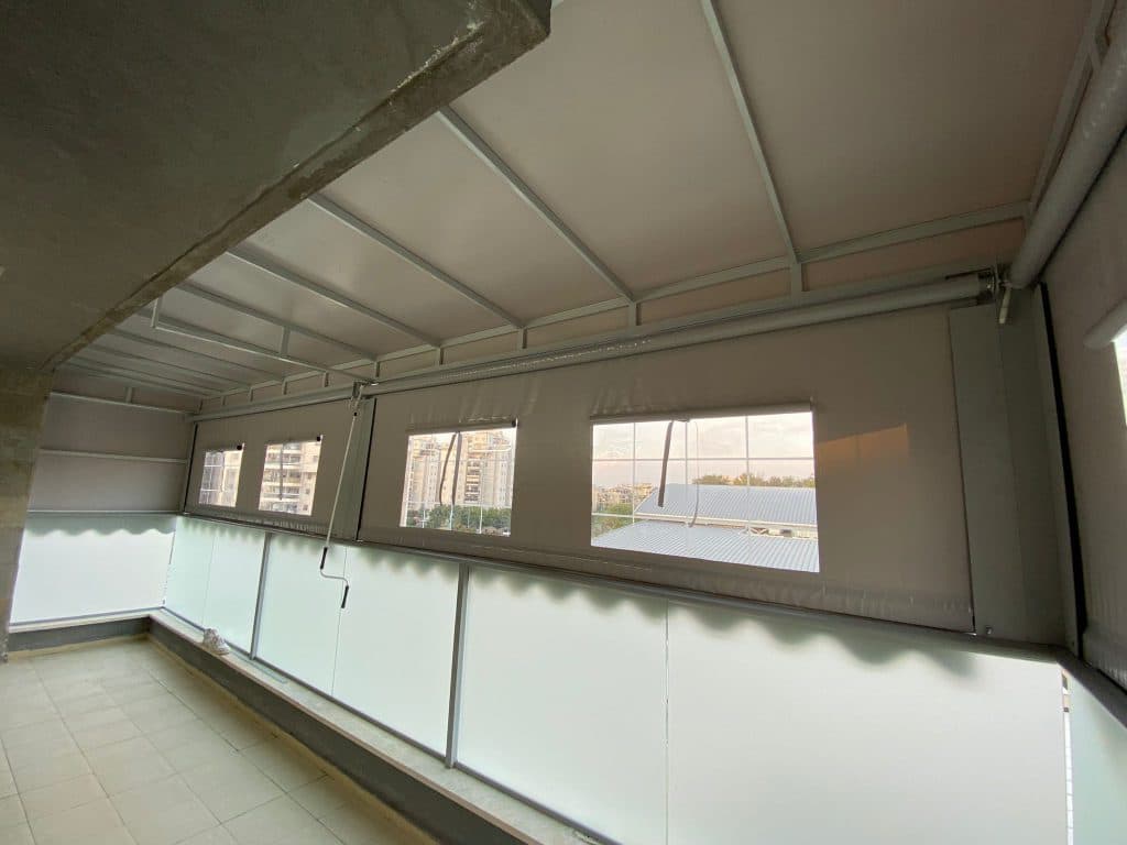 סוכך מתקפל במרכז